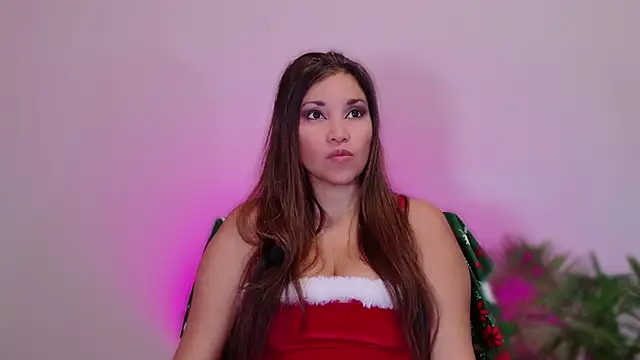 Snapshot of DivineLynn chatting on December 2024 04:15:02 PM DivineLynn online show from December 2024 04:15:02 PM