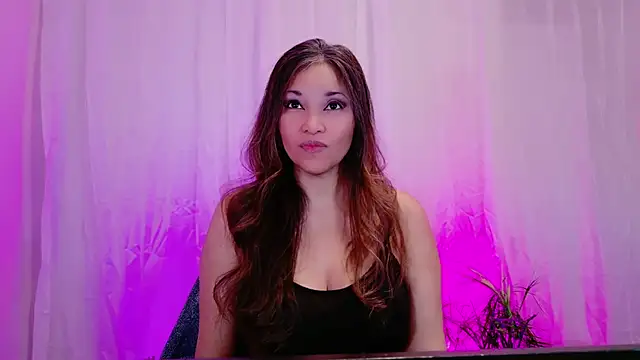 Snapshot of DivineLynn chatting on January 2025 02:36:01 PM DivineLynn online show from January 2025 02:36:01 PM