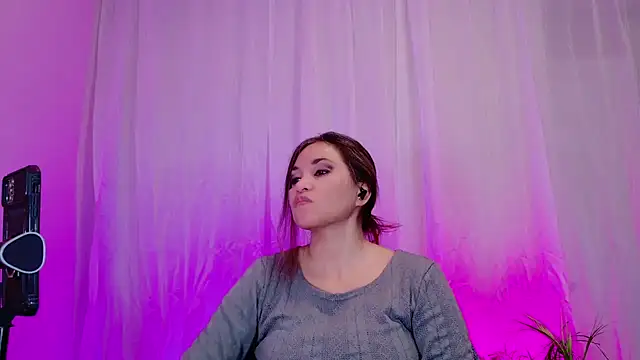 Snapshot of DivineLynn chatting on January 2025 05:38:02 PM DivineLynn online show from January 2025 05:38:02 PM