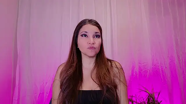 Snapshot of DivineLynn chatting on January 2025 12:49:02 PM DivineLynn online show from January 2025 12:49:02 PM