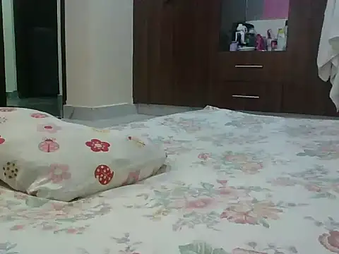 sweet-fancy online show from October 2025 06:08:01 PM