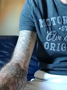 PIercingBoy38 online show from September 2025 01:39:02 PM