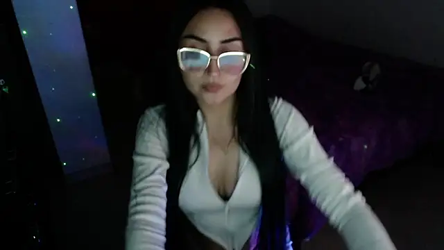 Tiffani Williams online show from March 2026 11:56:01 PM