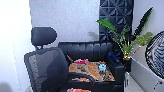 Valentinaa mature online show from March 2026 09:05:01 PM