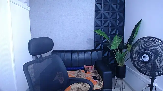 Valentinaa mature online show from March 2026 10:19:01 PM