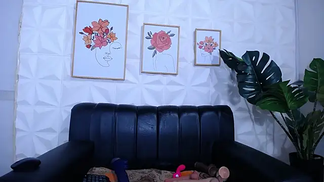 Valentinaa mature online show from March 2026 07:25:02 PM