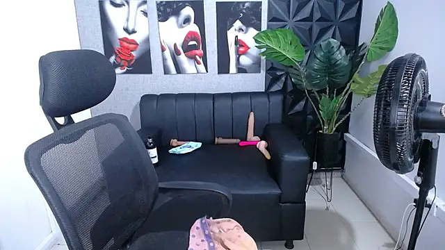 Valentinaa mature online show from May 2026 05:01:01 AM