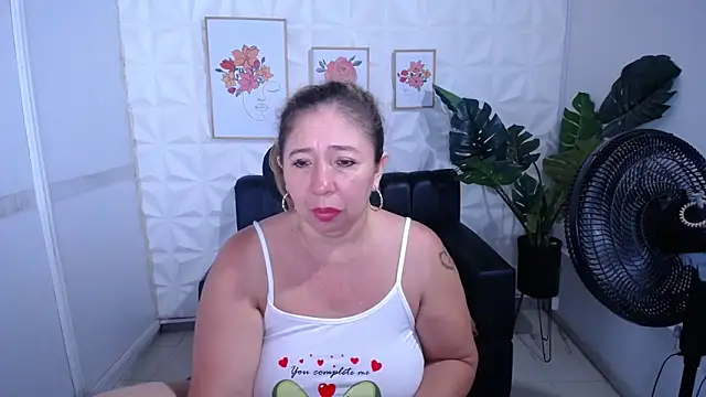 Valentinaa mature online show from March 2026 08:41:02 PM