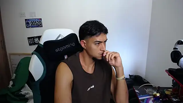 Snapshot of matias_bianco chatting on November 2025 04:22:02 PM matias bianco online show from November 2025 04:22:02 PM