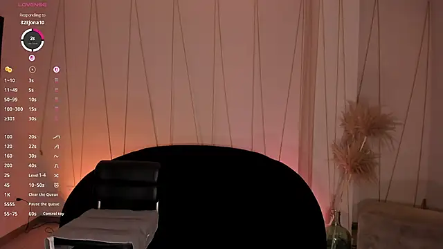 LizzHamilton   online show from November 2025 05:12:01 PM