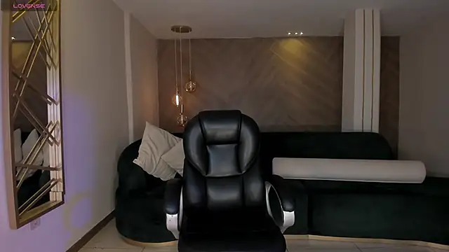 LizzHamilton   online show from November 2025 09:26:02 PM