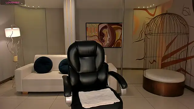 LizzHamilton   online show from November 2025 08:42:01 PM