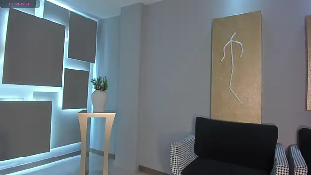 LizzHamilton   online show from January 2026 12:31:01 PM