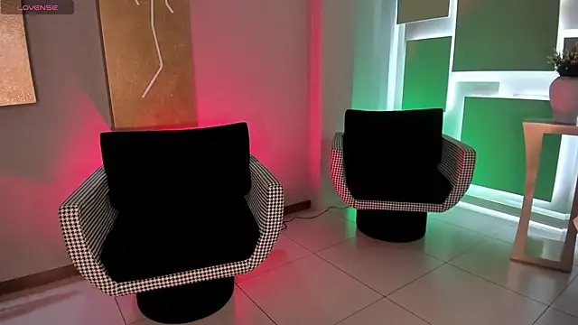 LizzHamilton   online show from October 2025 08:10:01 PM