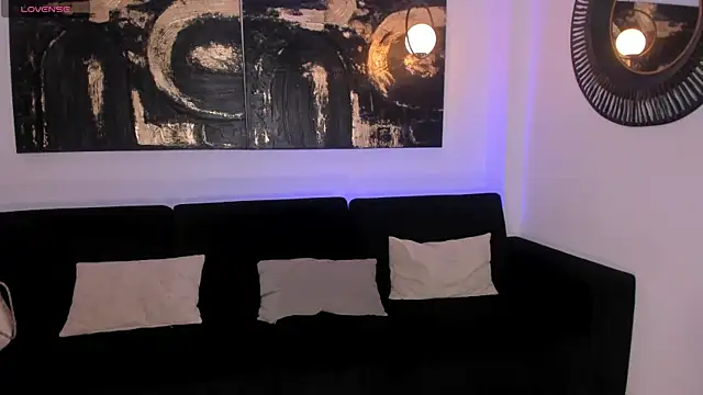 LizzHamilton   online show from March 2026 09:00:01 PM