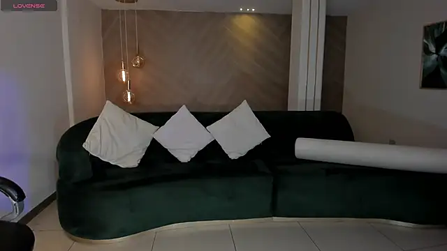 LizzHamilton   online show from December 2025 05:40:01 PM