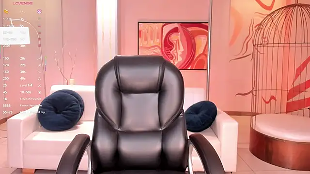 LizzHamilton   online show from November 2025 08:31:01 PM