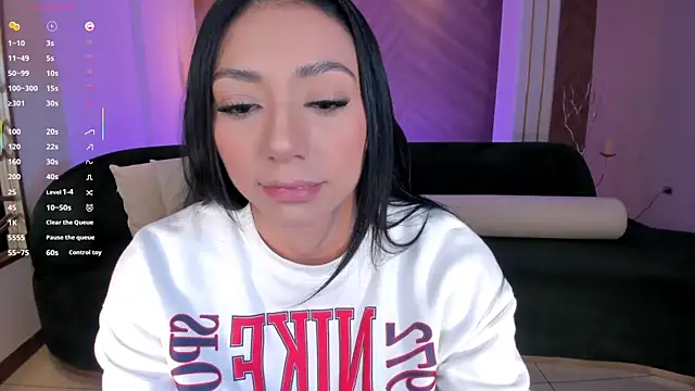 LizzHamilton   online show from October 2025 09:27:01 PM