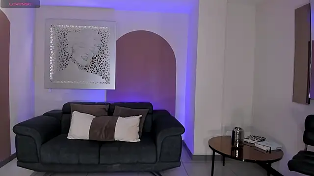 LizzHamilton   online show from December 2025 06:31:02 PM