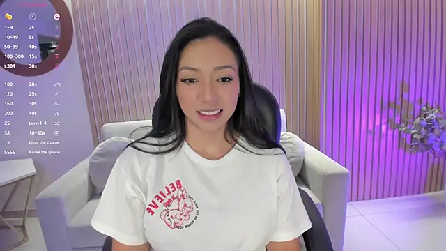 LizzHamilton   online show from March 2025 08:31:02 PM