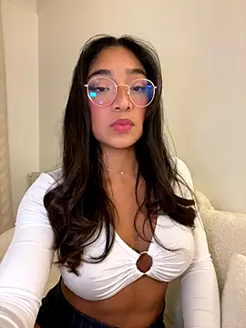 Bellafr online show from October 2025 05:37:02 PM