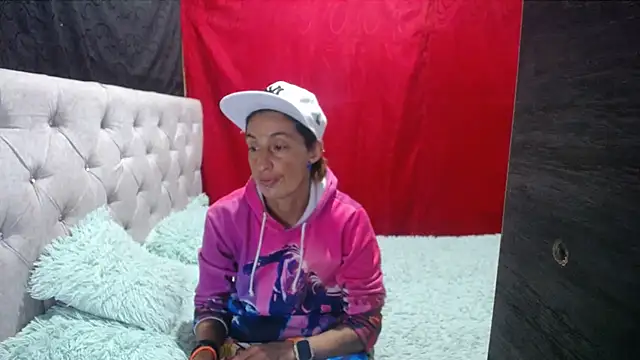 Snapshot of anyu1306 chatting on October 2025 10:43:02 PM anyu1306 online show from October 2025 10:43:02 PM