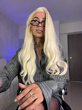 Miss sagitario online show from May 2026 12:02:02 PM