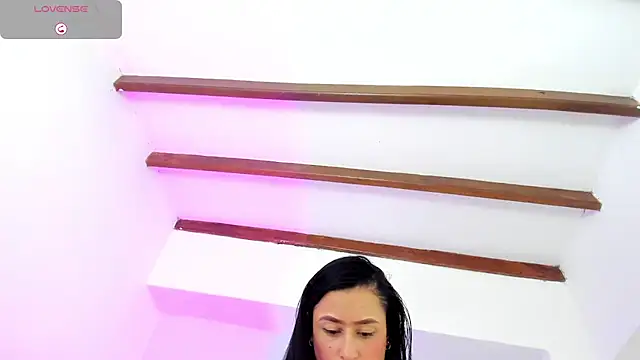 Laura Torres18 online show from June 2026 09:59:01 PM