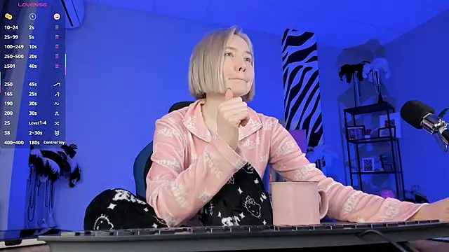 ReiYosimoto online show from February 2026 05:43:01 PM