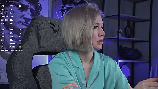 ReiYosimoto online show from February 2026 05:47:02 PM