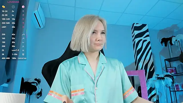 ReiYosimoto online show from February 2026 08:44:01 PM