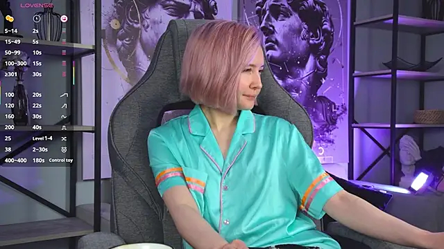 ReiYosimoto online show from November 2025 04:43:02 PM