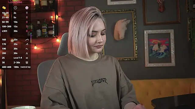 ReiYosimoto online show from November 2025 03:46:02 PM