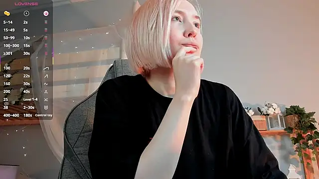 ReiYosimoto online show from November 2025 04:24:01 PM