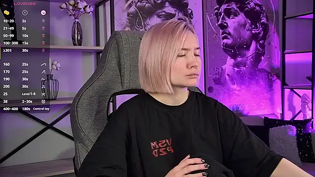 ReiYosimoto online show from November 2025 03:34:02 PM