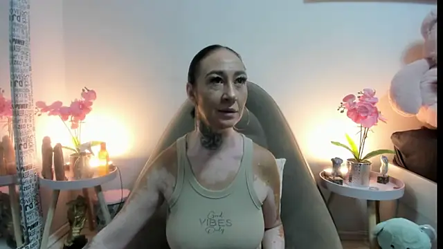 Rayanablackandwhite online show from September 2025 10:26:02 AM
