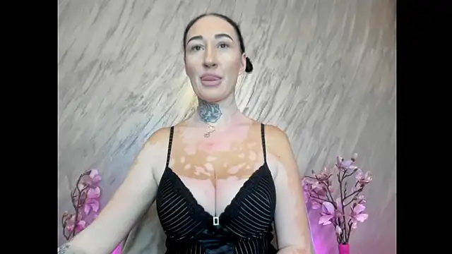 Snapshot of Rayanablackandwhite chatting on June 2026 09:51:02 AM Rayanablackandwhite online show from June 2026 09:51:02 AM