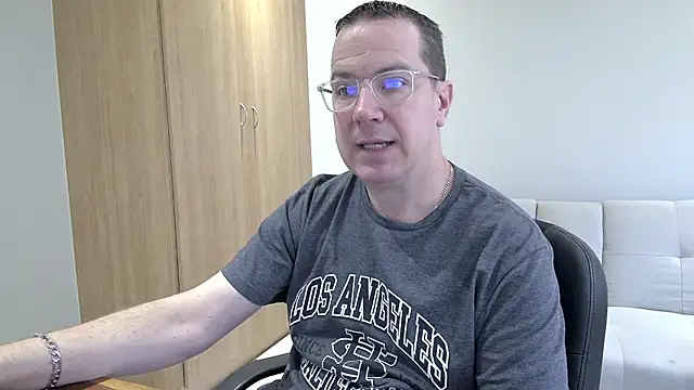 BrettJ81 online show from October 2025 10:58:02 AM