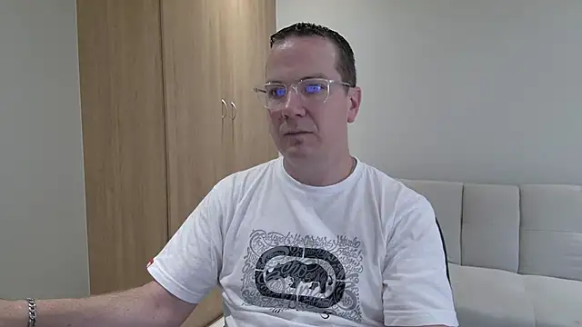 BrettJ81 online show from November 2025 02:29:01 PM