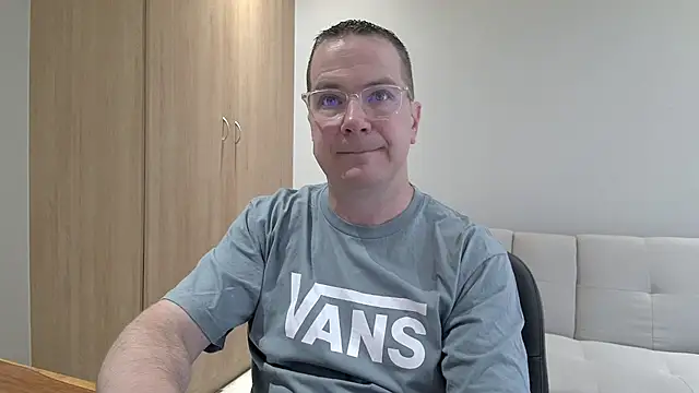 BrettJ81 online show from December 2025 02:38:02 PM