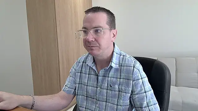 BrettJ81 online show from September 2025 10:53:02 AM