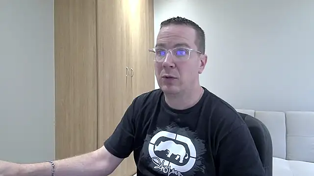 BrettJ81 online show from November 2025 03:16:01 PM