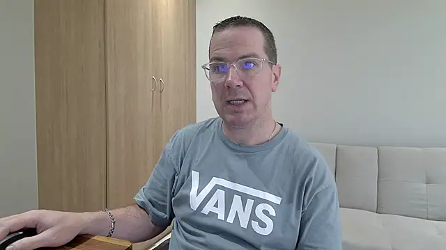 BrettJ81 online show from April 2026 02:13:01 PM