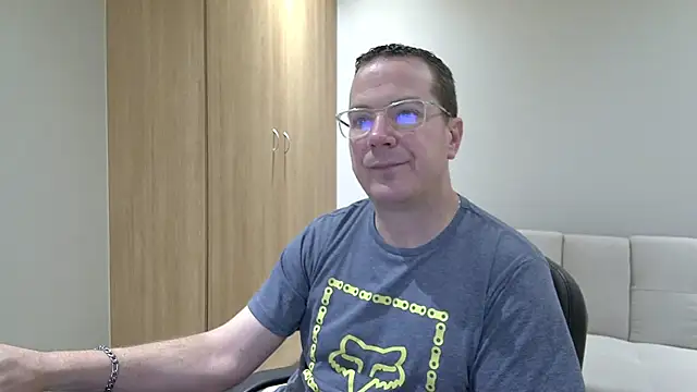 BrettJ81 online show from October 2025 04:30:02 PM