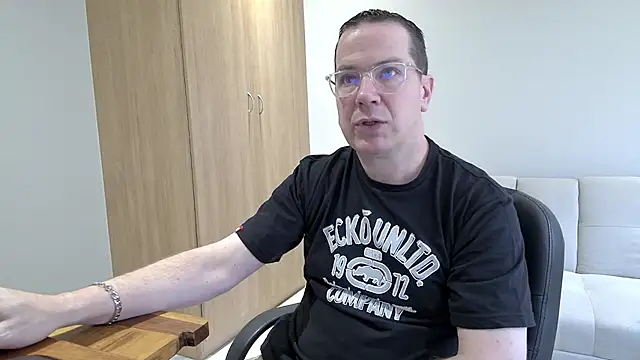 BrettJ81 online show from October 2025 10:47:01 AM