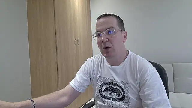 BrettJ81 online show from December 2025 09:12:01 AM