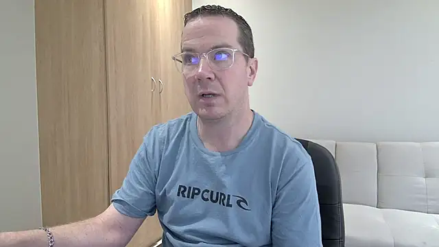 BrettJ81 online show from November 2025 12:52:02 PM