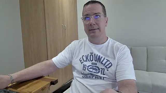 BrettJ81 online show from December 2025 01:16:02 PM