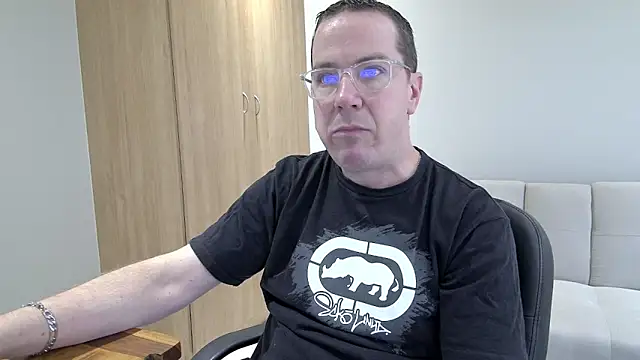 BrettJ81 online show from November 2025 09:36:01 AM