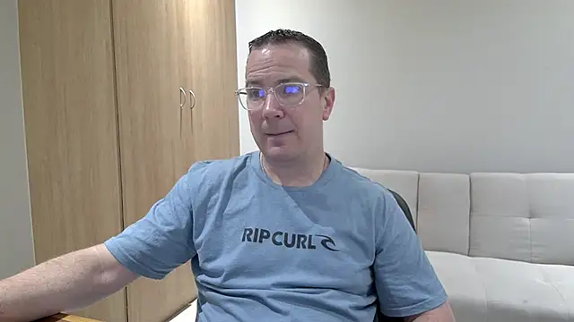 BrettJ81 online show from January 2026 01:07:01 PM